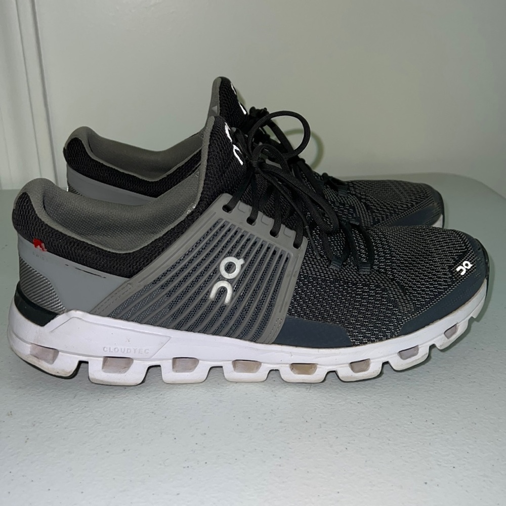 Mens On Cloud running. Size 9